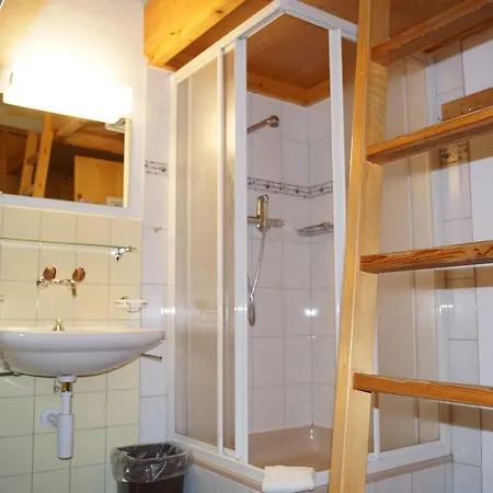 Pensiun Lischana بيت ضيافة *