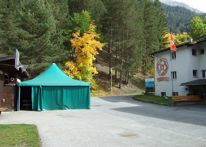 Gasthof Pensiun Lischana *