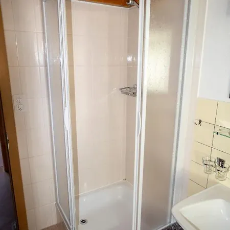 Pensiun Lischana Guest house