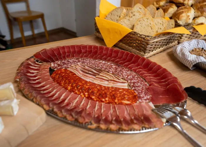 Gasthof Pensiun Lischana *