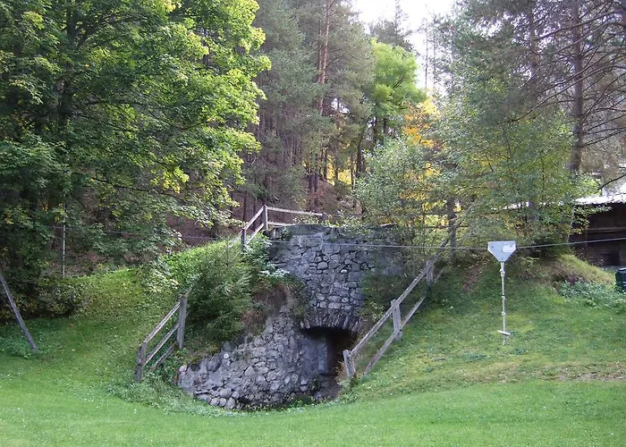 Gasthof Pensiun Lischana *