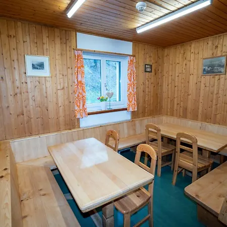 Pensiun Lischana 招待所 *